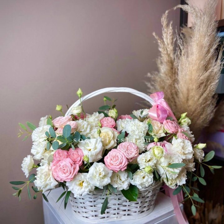 Цветочная корзина "Пинки вайт" в Ярославле