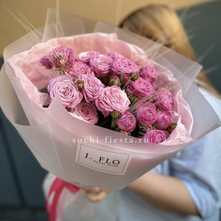 Пионовидные розы Мадам Бомбастик Pink в Ярославле