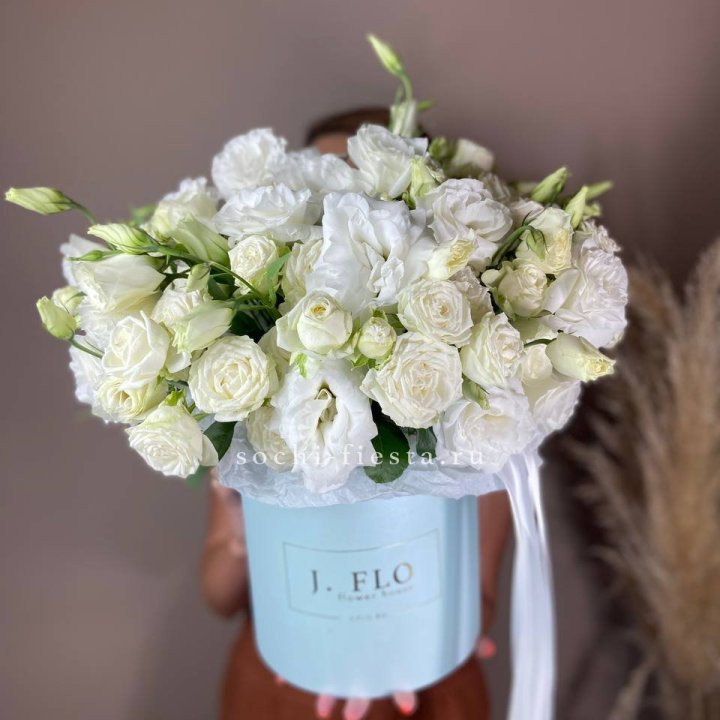 Бокс кустовых роз и эустомы  в Ярославле