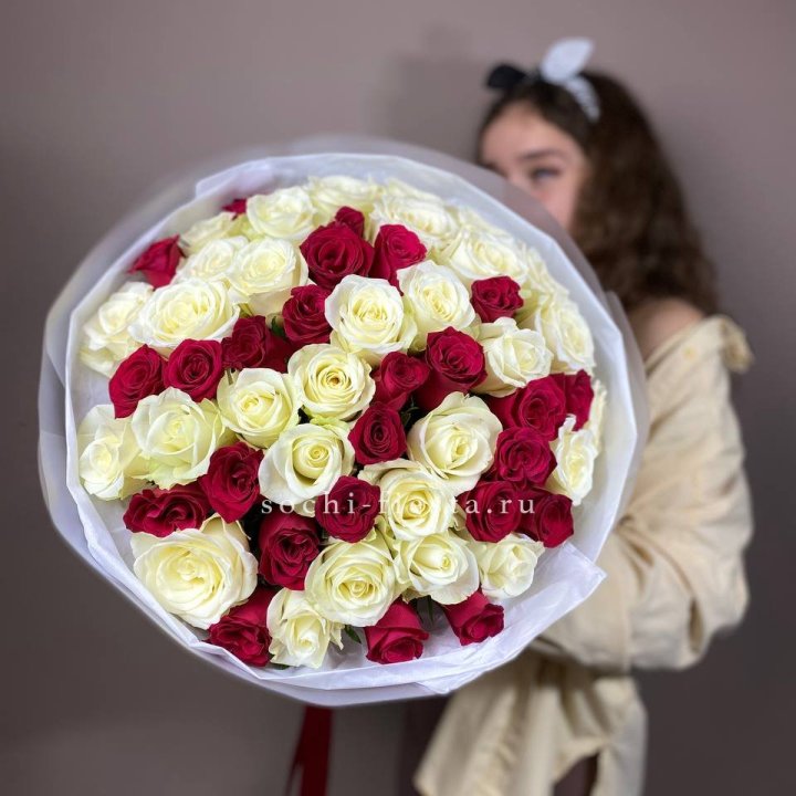 Микс из 55 роз в Ярославле