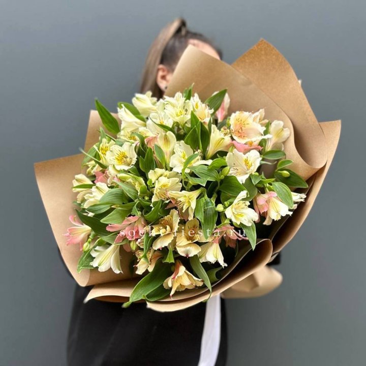 Букет альстромерий в крафте в Ярославле