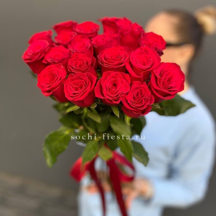 19 красных роз в Ярославле