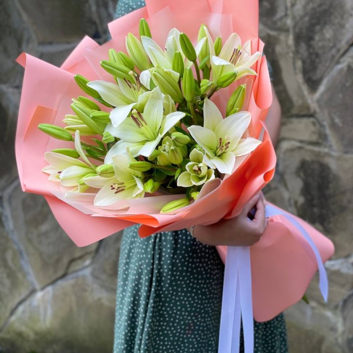 Букет из 7 белых лилий в Ярославле