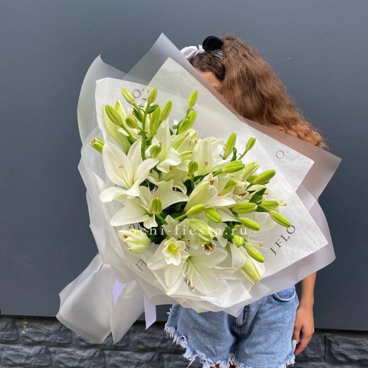 Букет  лилий "Воздушный"  с доставкой в Ярославле