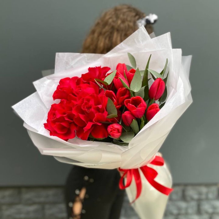 Дуо тюльпаны и розы в Ярославле