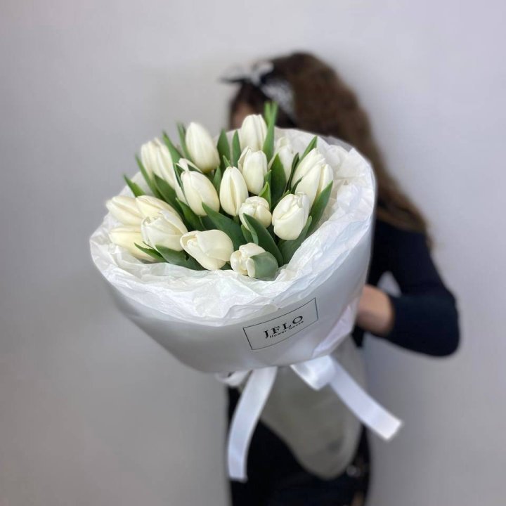  19 белых воздушных тюльпанов в Ярославле