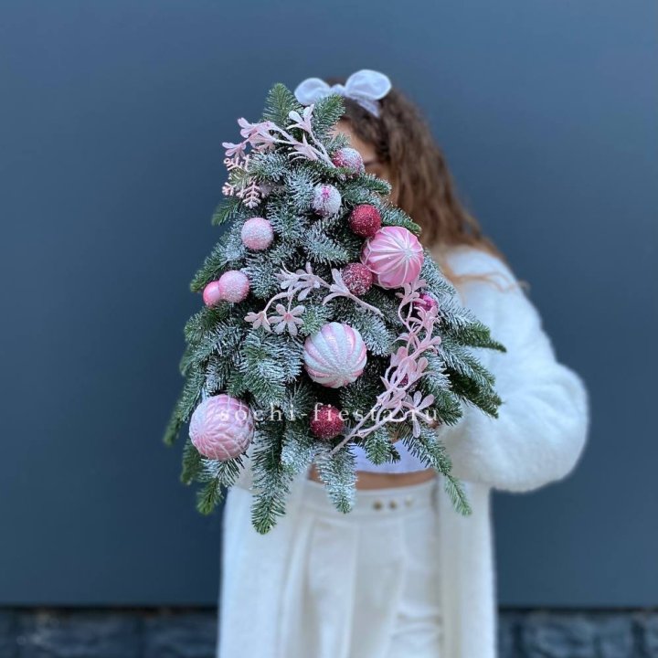 Новогодняя елочка "Розе" в Ярославле