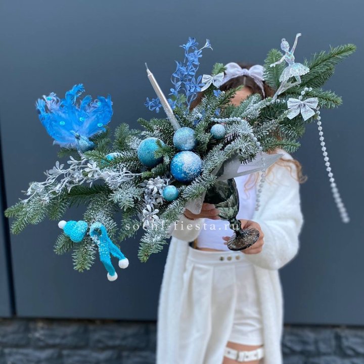 Композиция в бокале голубая в Ярославле