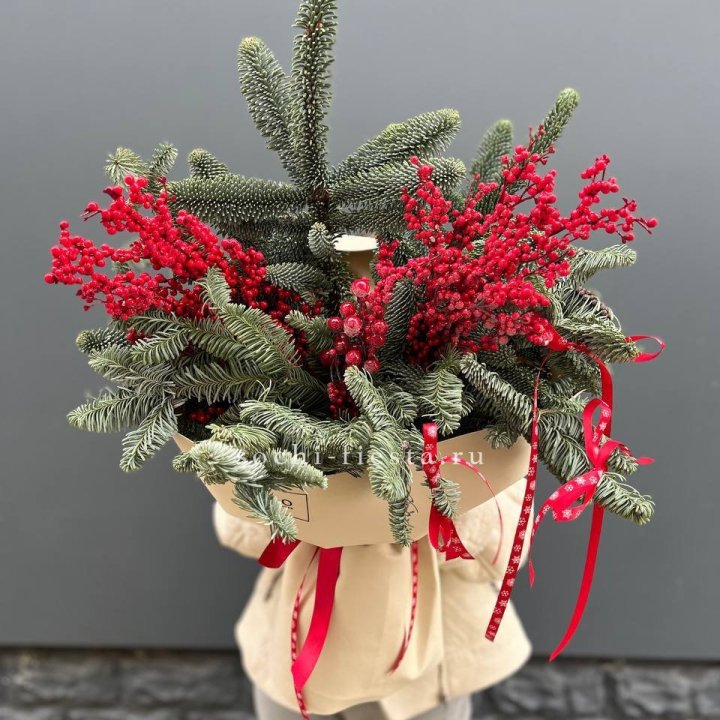 Букет нобилиса и ягод в Ярославле