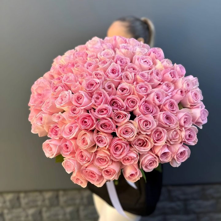 Охапка из 101 розовой розы в Ярославле