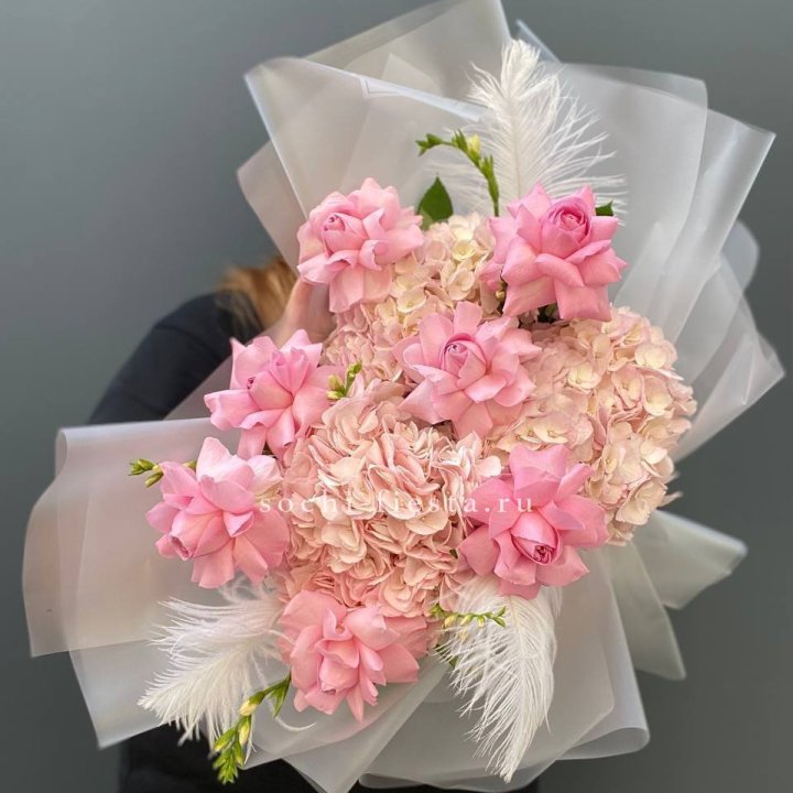  Букет  из гортензий и розовых роз в Ярославле