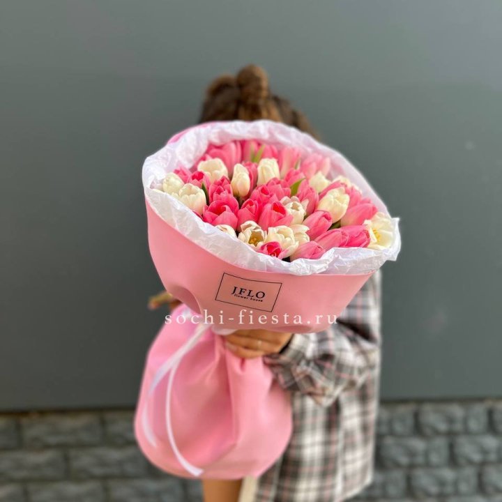 51 бело-розовый тюльпан в Ярославле