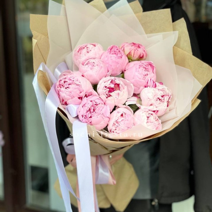 11 пионов в оформлении в Ярославле