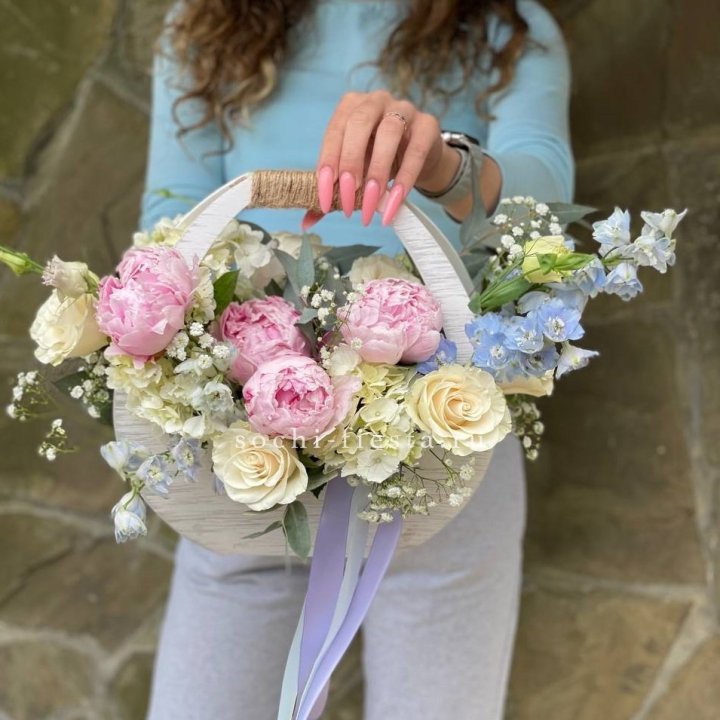 Ящик с пионами в Ярославле