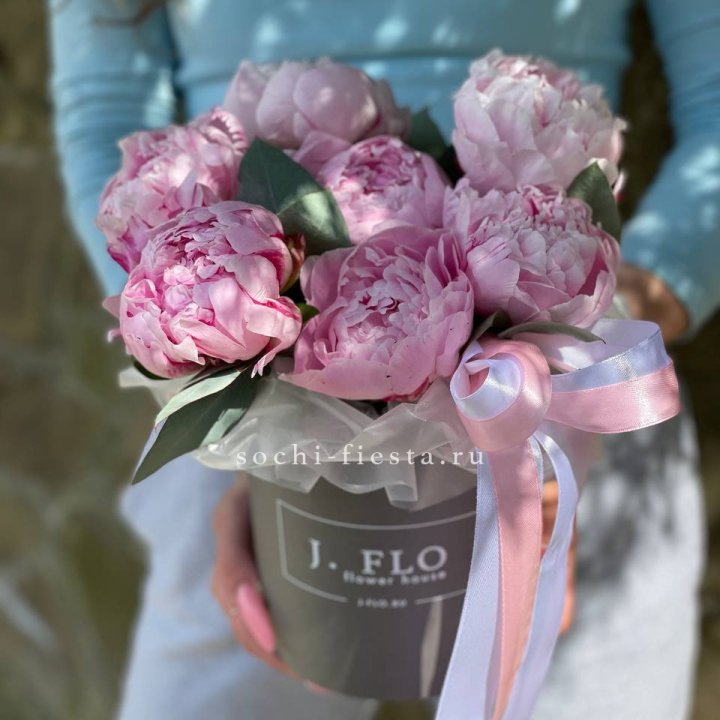 Цилиндр пионов с эвкалиптом в Ярославле