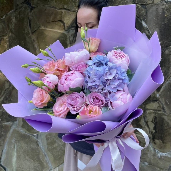 Букет с пионами "Блю логан" в Ярославле