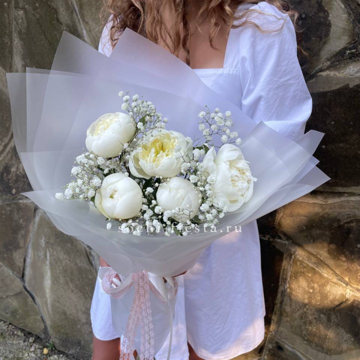 Букет белых пионов "Файв" в Ярославле