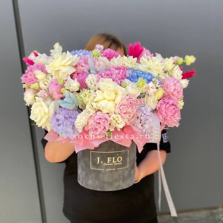 Цилиндр с пионами "Аса" в Ярославле