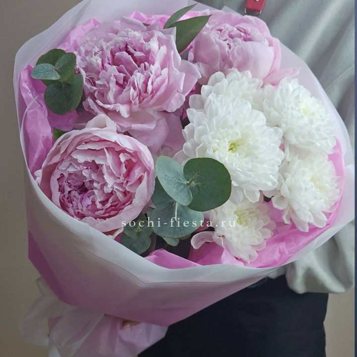  Букет комплимент с пионами в Ярославле