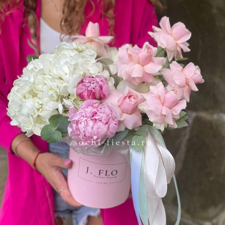 Цилиндр с пионами "Алисия" в Ярославле