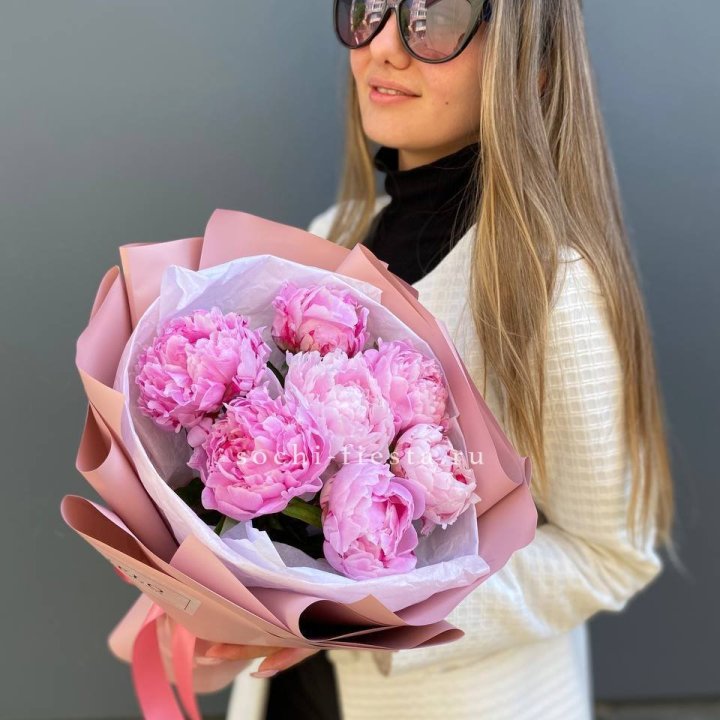 7 пионов в оформлении в Ярославле