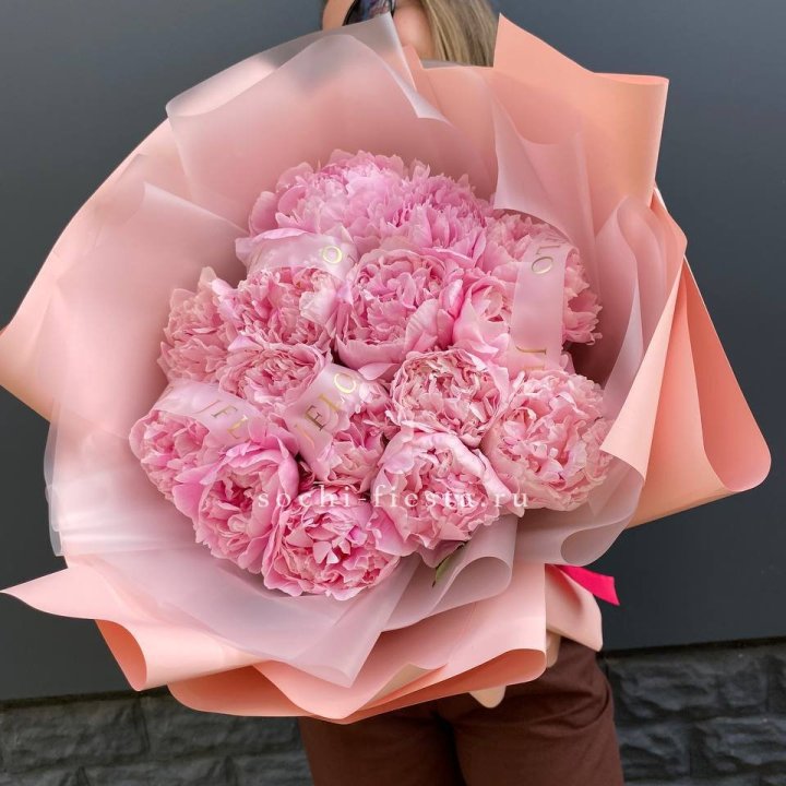 15 пионов "Монинг" в Ярославле