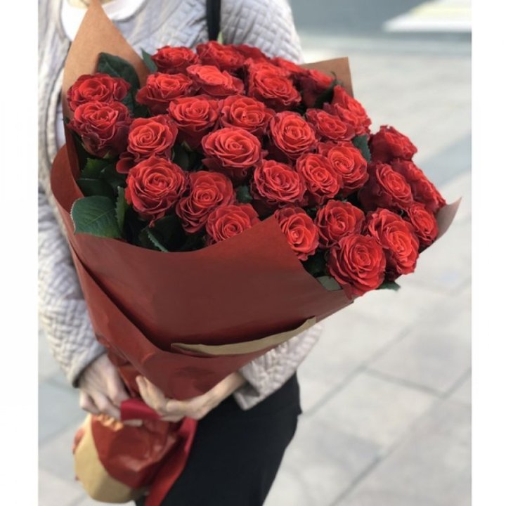 29 высоких роз  в Ярославле