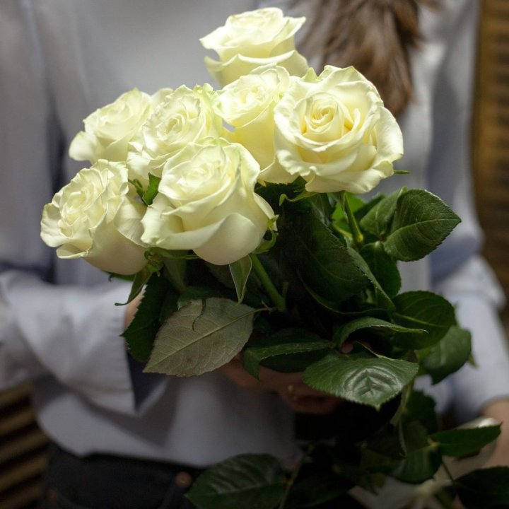7 белых роз в Ярославле
