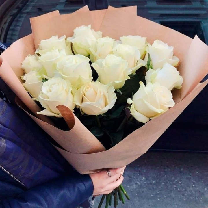 15 белых роз "Крафт" в Ярославле