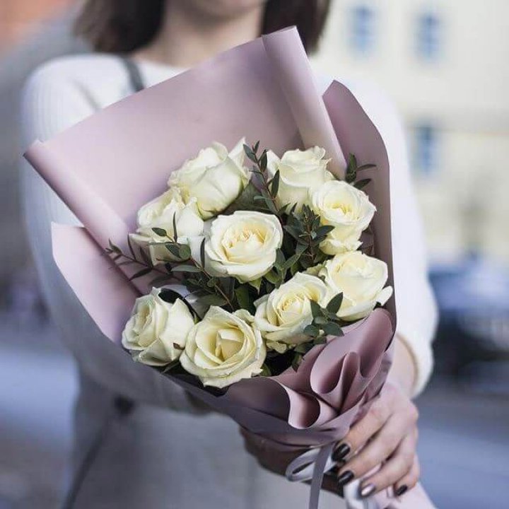 9 белых  роз "Минт" в Ярославле