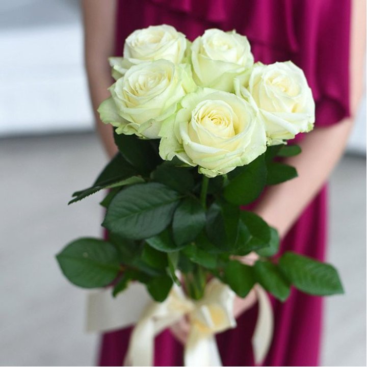 5 белых роз в Ярославле