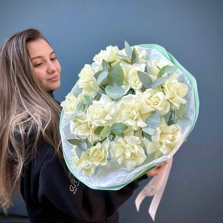 15 Белых французских роз "Ноте бьянка" в Ярославле