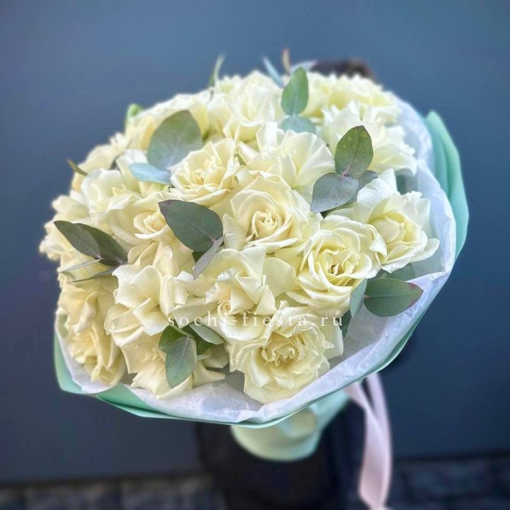 25 Белых французских роз "Ноте бьянка" в Ярославле