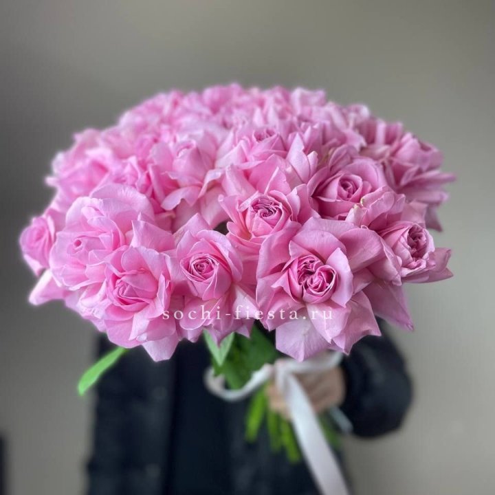 25 розовых французских роз в Ярославле