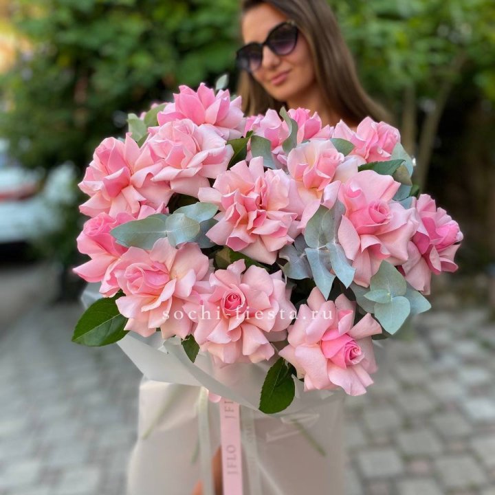 17 Розовых  французских роз в Ярославле