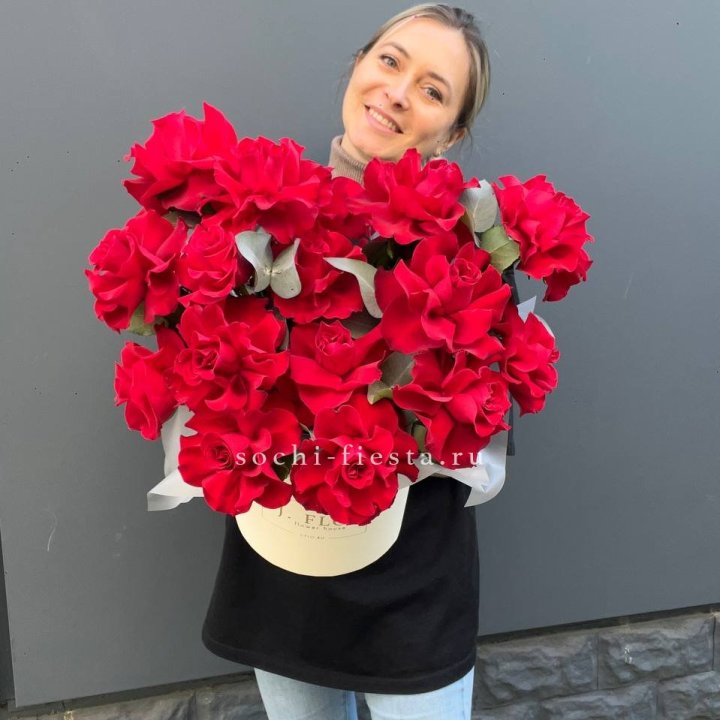 17 Французских роз в боксе в Ярославле