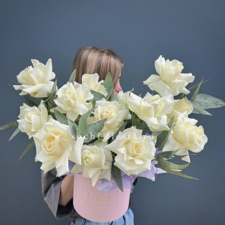 15 Французских роз в боксе в Ярославле