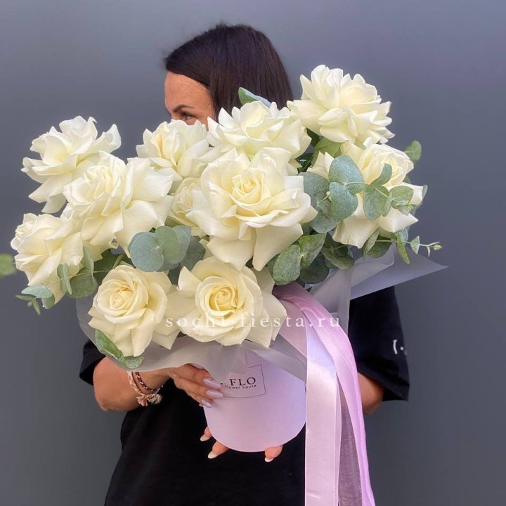 11 Французских белых роз в боксе в Ярославле