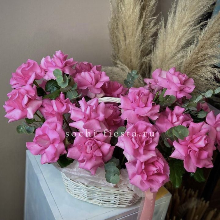 25 роз в цветочной корзине Пинк в Ярославле