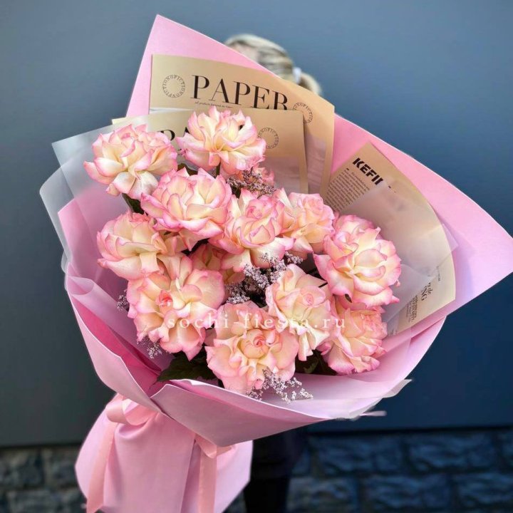 15 французских роз "Джумилия" с доставкой в Ярославле