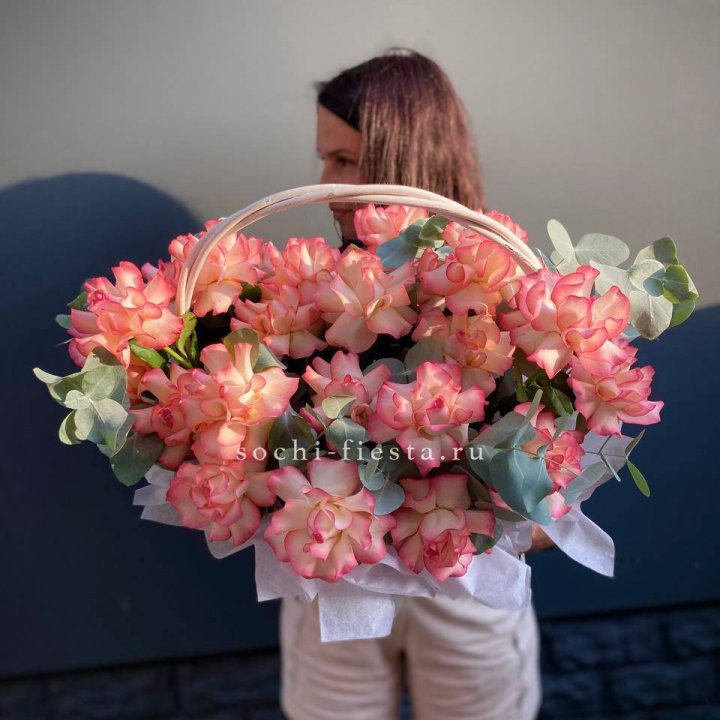 25 Французских роз Джумилия в корзине в Ярославле