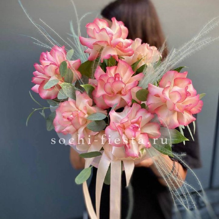 9 Французских роз Джумилия в боксе в Ярославле