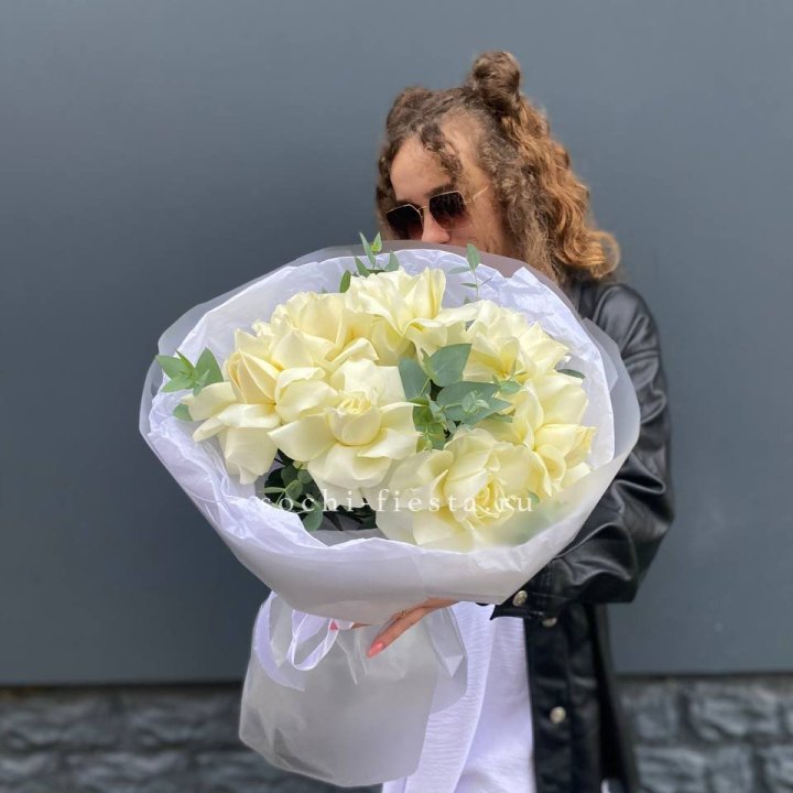 7 Белых французских роз  в Ярославле