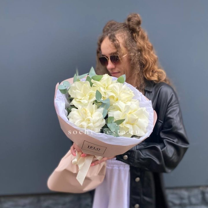 5 Белых французских роз в Ярославле