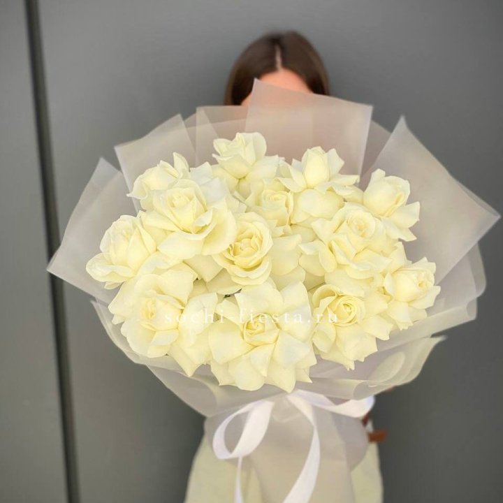 13 белых роз в Ярославле