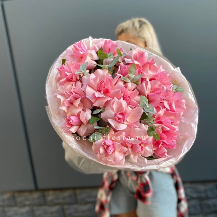 17 розовых роз в Ярославле