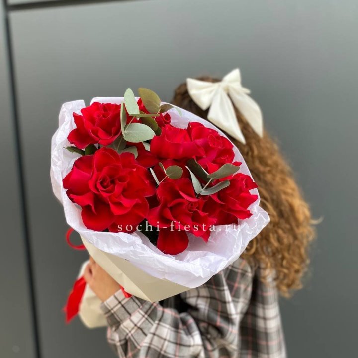 7 красных французских роз в Ярославле