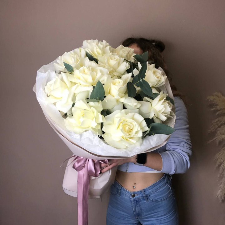 11 Белых французских роз "Вайт найс" с доставкой в Ярославле