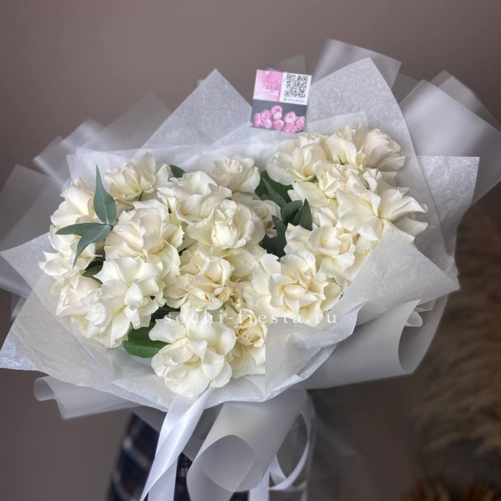 21 французских роз с эвкалиптом в Ярославле