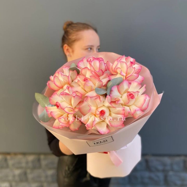 7 французских роз Джумилия с доставкой в Ярославле